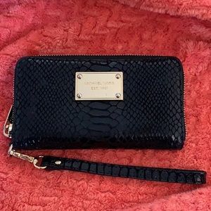Michael kors wristlet